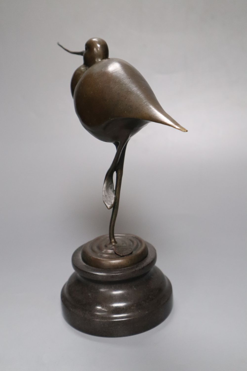 A modern French bronze model of an avocet, on marble plinth, 23cm